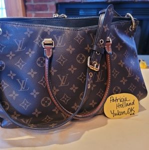 Authentic LOUIS VUITTON MM BLACK PALLAS MONOGRAM